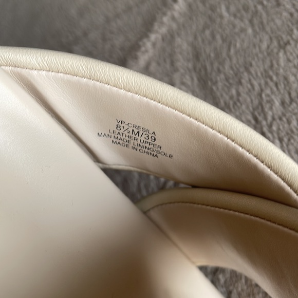 ❌SOLD❌ VINCE CAMUTO Slides Sandals - Picture 5 of 5